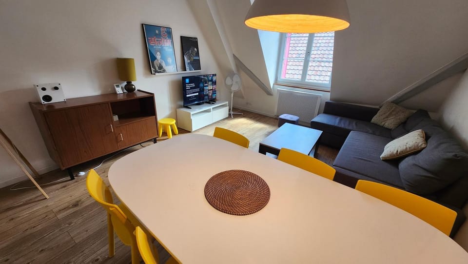 Communal lounge/ TV room, TV and multimedia, Living room