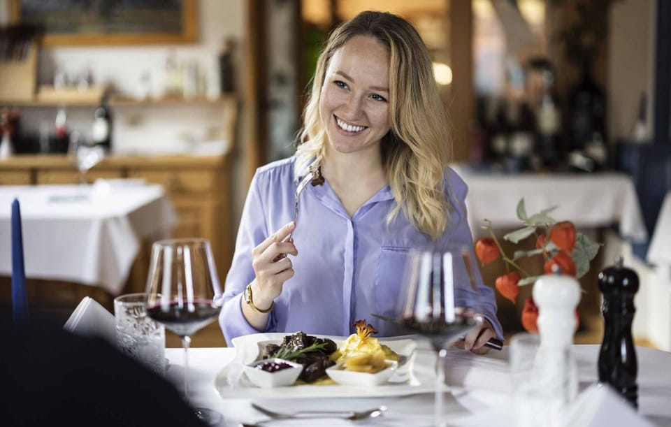 Restaurant/places to eat, Restaurant/places to eat, People, People, People, Food and drinks, Food and drinks, Food, Food, Lunch, Lunch, Dinner, Dinner, Seasons, group of guests, group of guests, group of guests