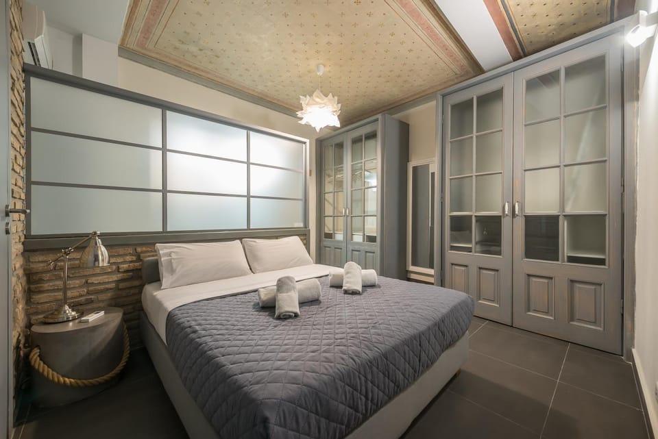 Contemporary Acropolis House House in Athens