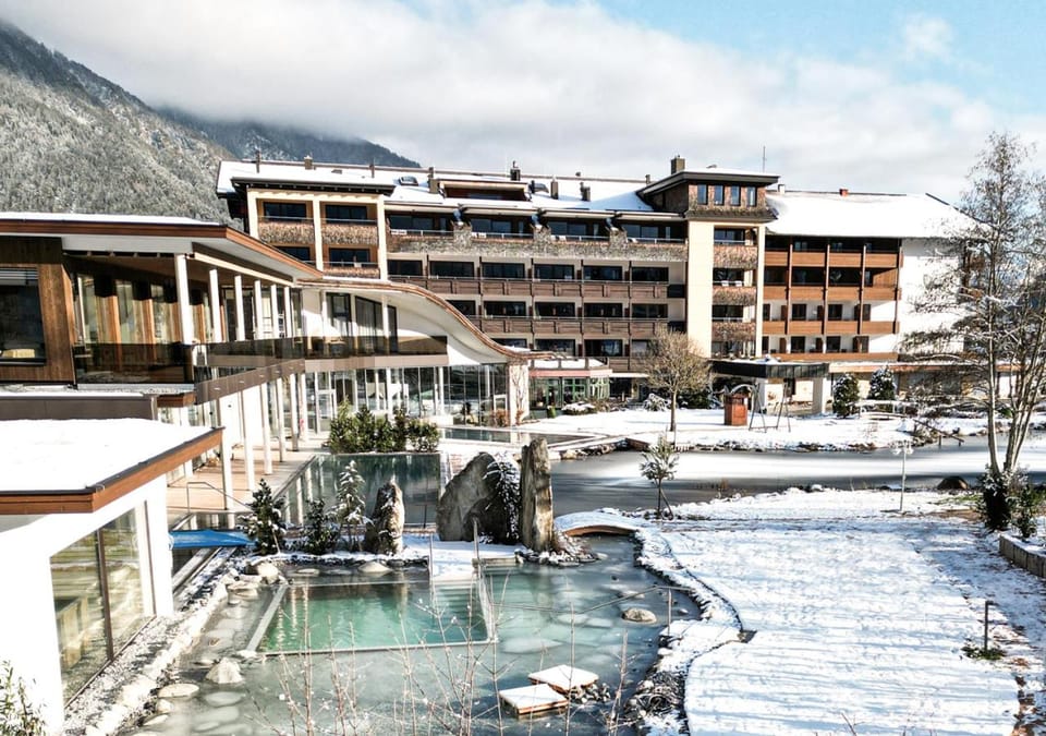 Property building, Garden, Swimming pool