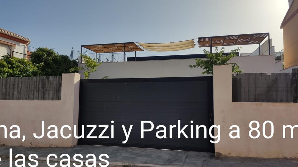 Swimming pool, Parking