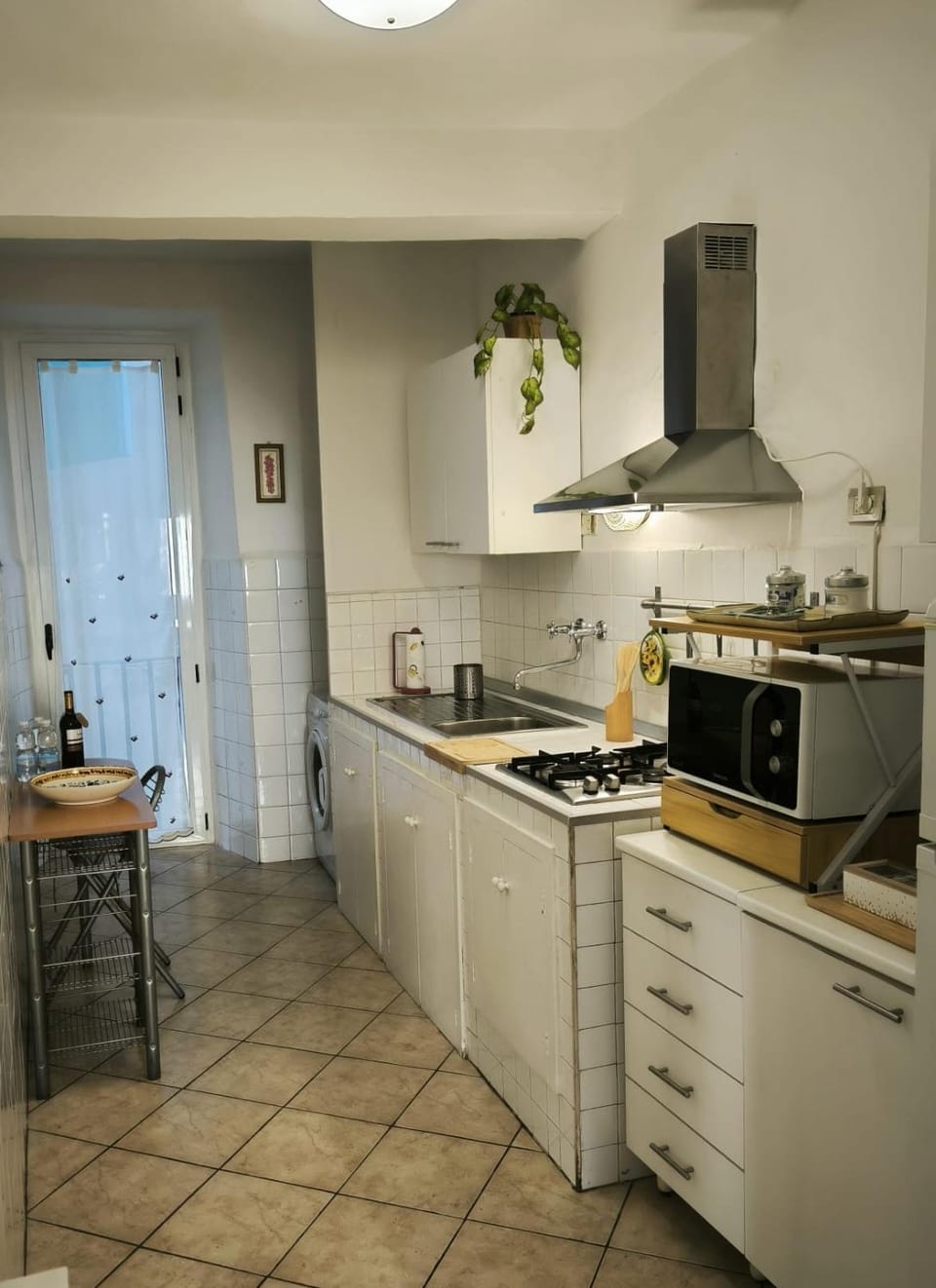 Coffee/tea facilities, Kitchen or kitchenette, microwave, minibar, stove