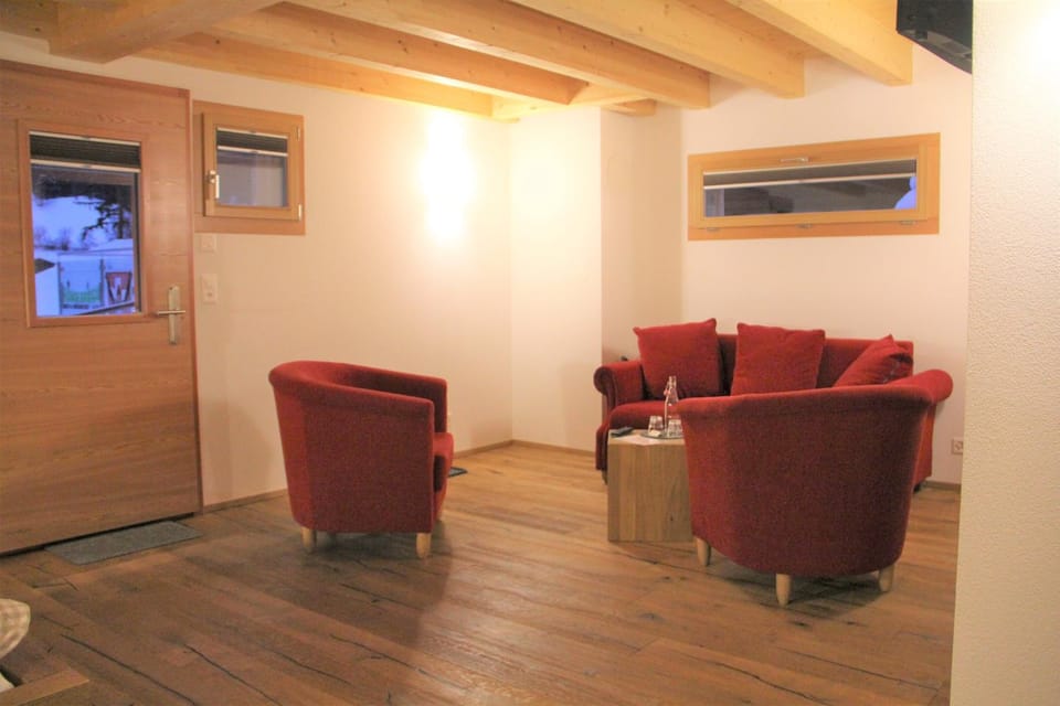 Living room, Photo of the whole room, Decorative detail, Seating area