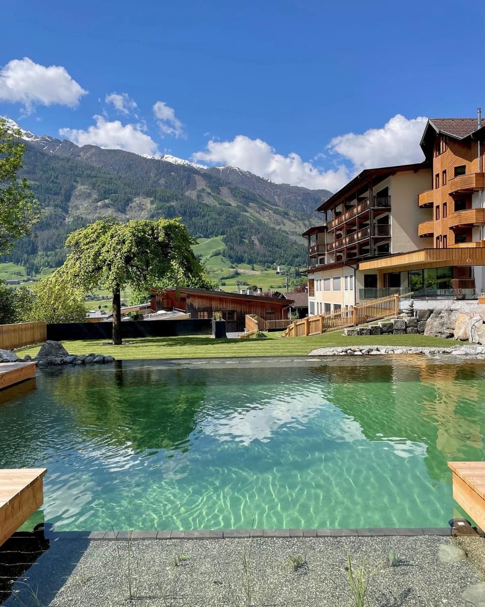 Property building, Spa and wellness centre/facilities, Swimming pool