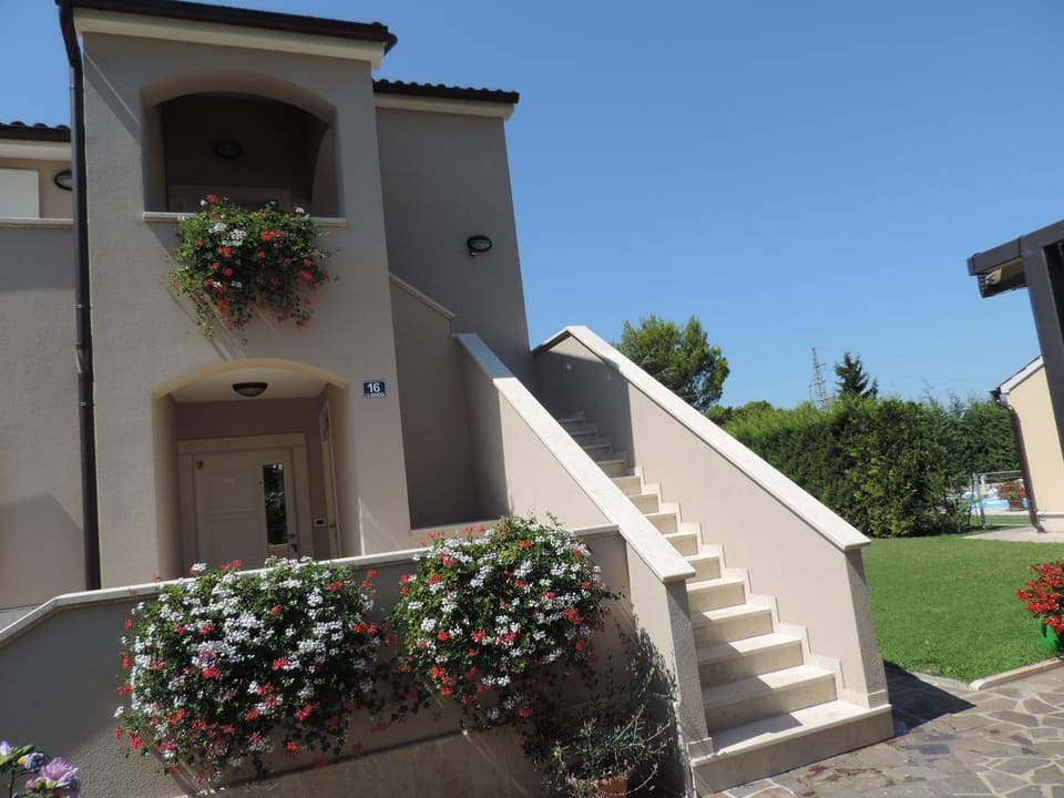 Facade/entrance, Natural landscape