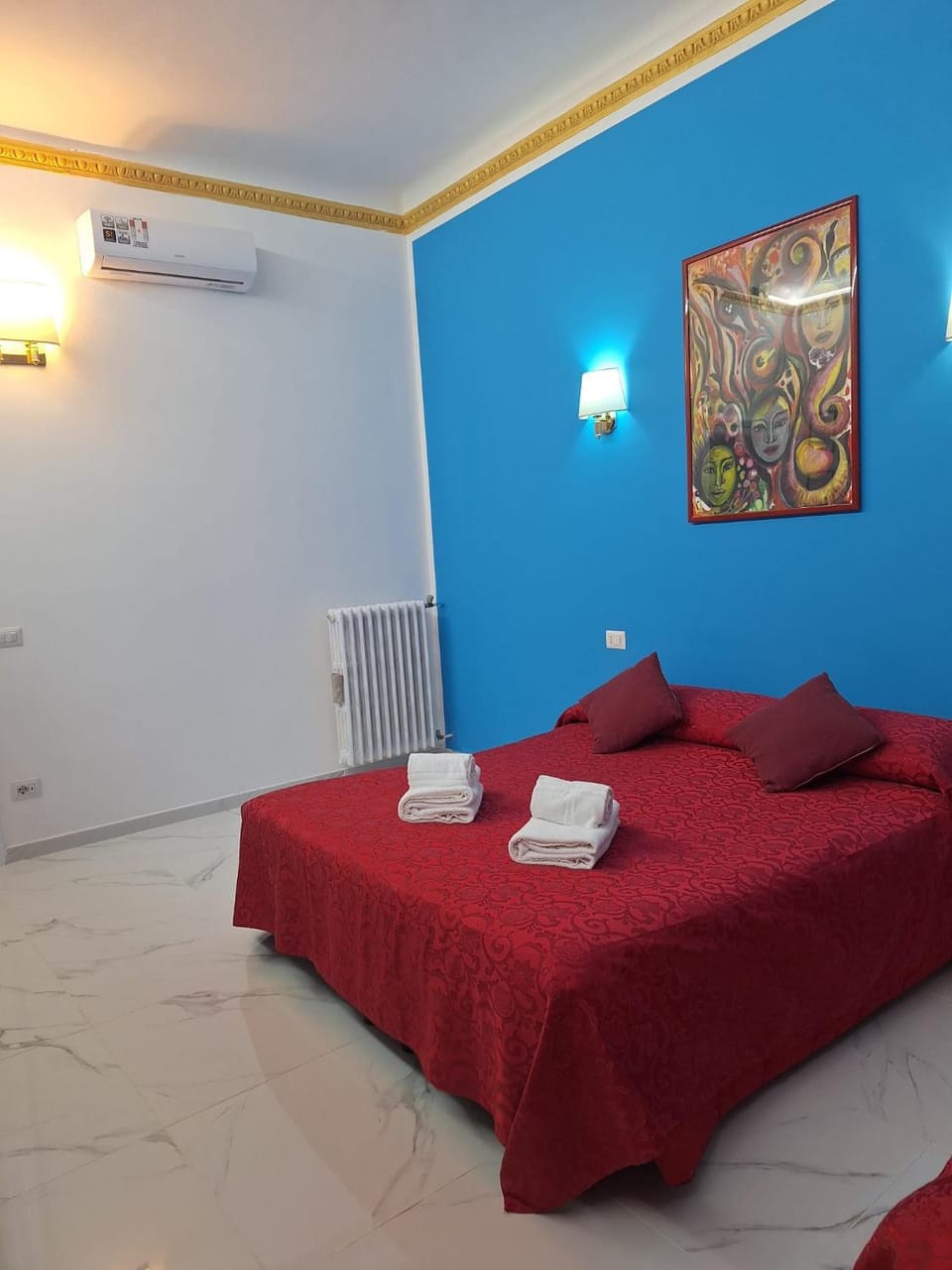 Bed, Photo of the whole room, Bedroom, internet, towels, air conditioner