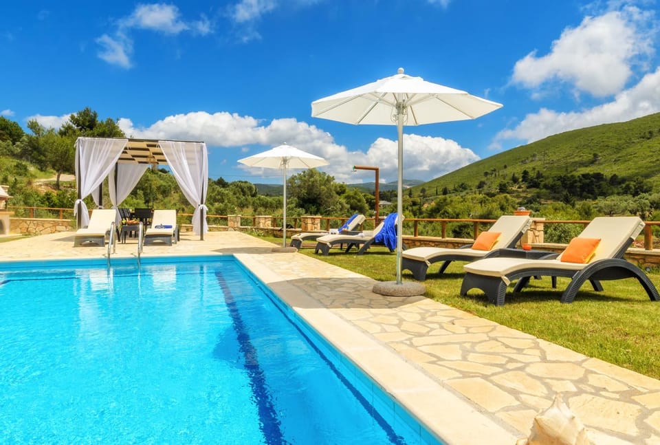 Spring, Day, Natural landscape, Summer, On site, Mountain view, Pool view, Swimming pool, sunbed