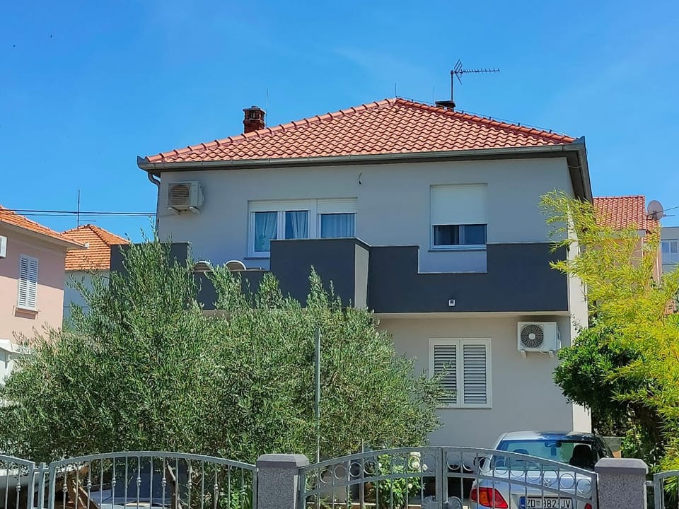 Property building, Day