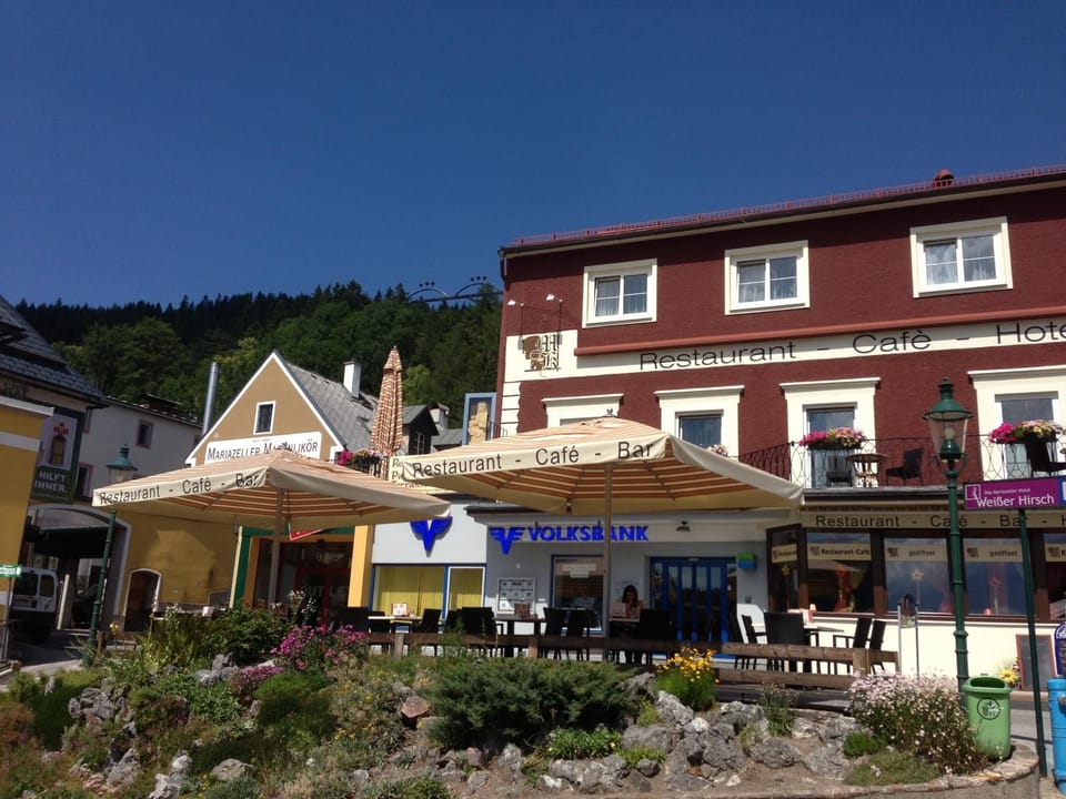 Facade/entrance, Balcony/Terrace