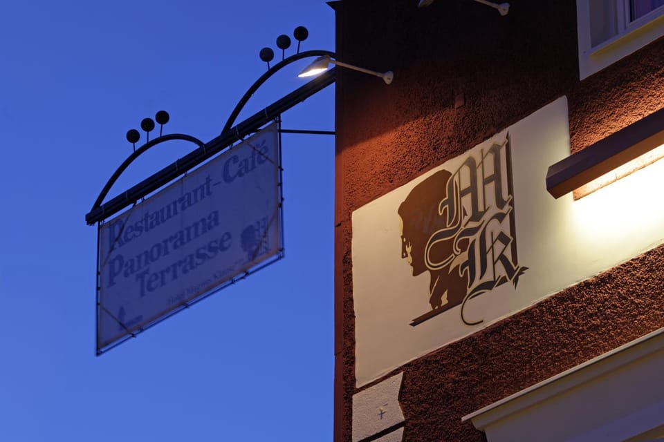 Facade/entrance, Logo/Certificate/Sign