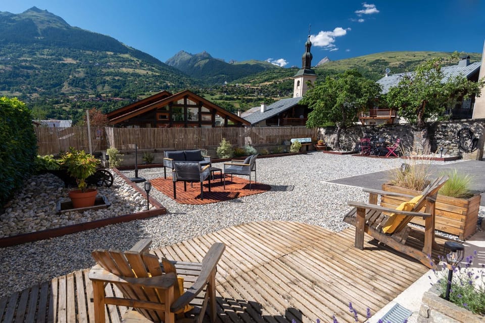 Patio, Garden, Seating area, Mountain view, Parking