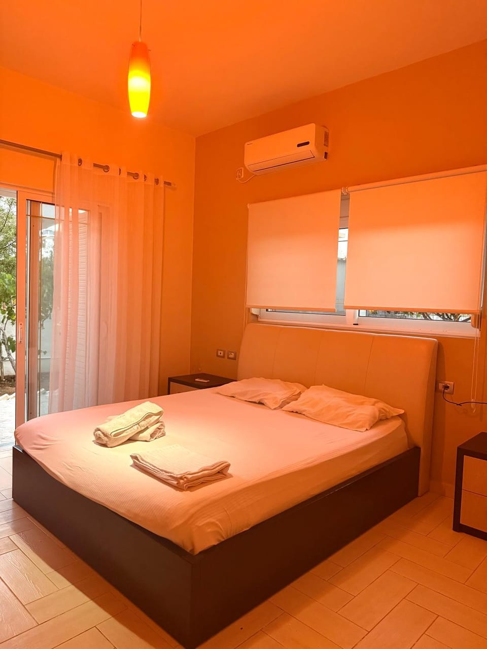 Bed, Bedroom, towels, air conditioner