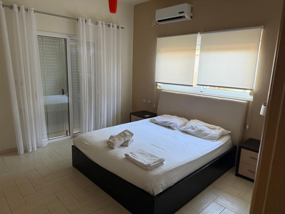 Bed, Bedroom, air conditioner