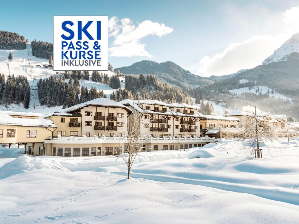 Day, Natural landscape, Winter, Skiing, Skiing, Landmark view, Mountain view