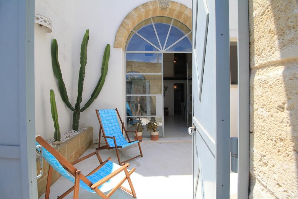 Patio, Nearby landmark, Facade/entrance