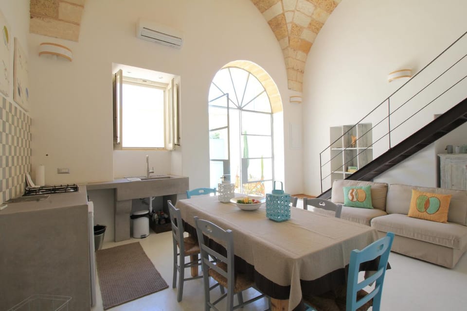 Nearby landmark, Kitchen or kitchenette, Living room, Seating area, Dining area, Street view