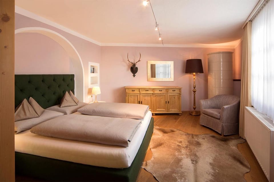 Bed, Day, Winter, Photo of the whole room, Decorative detail, On site