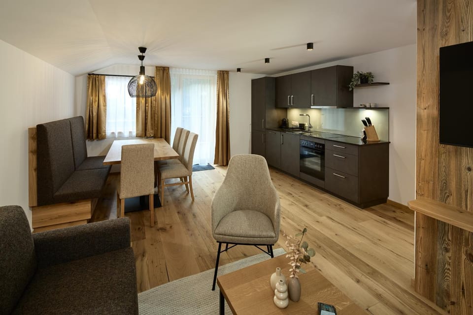 Kitchen or kitchenette, Living room