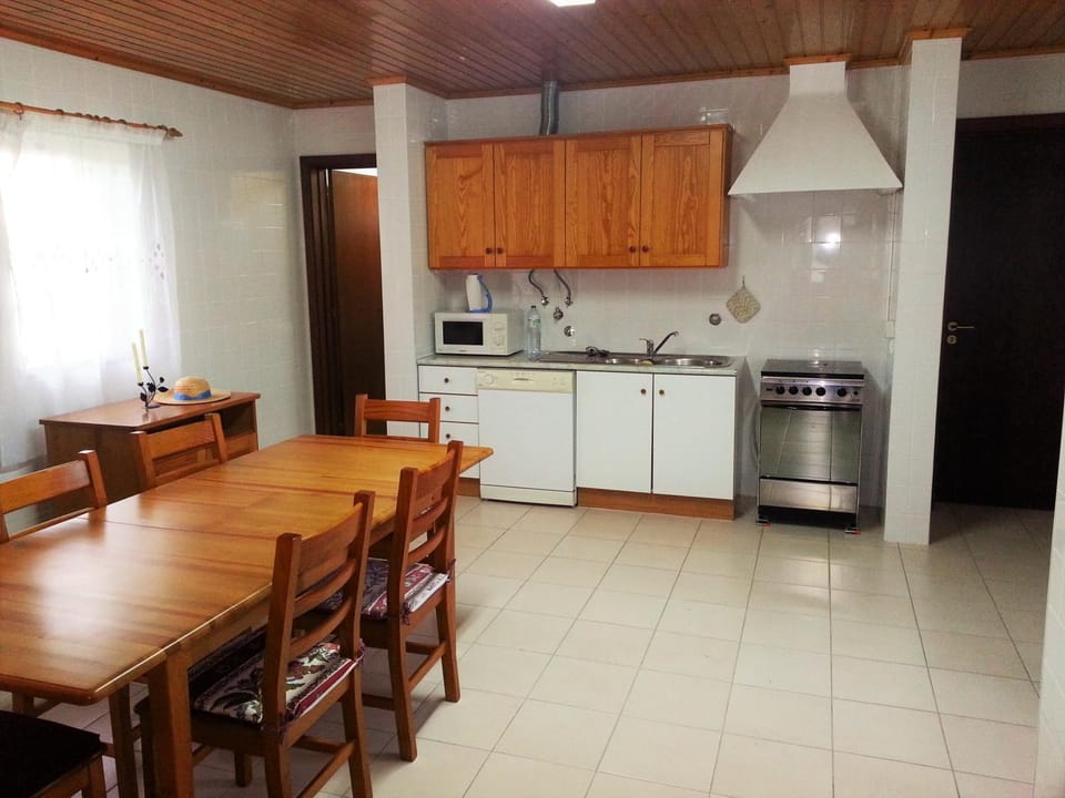 Coffee/tea facilities, Kitchen or kitchenette, Dining area