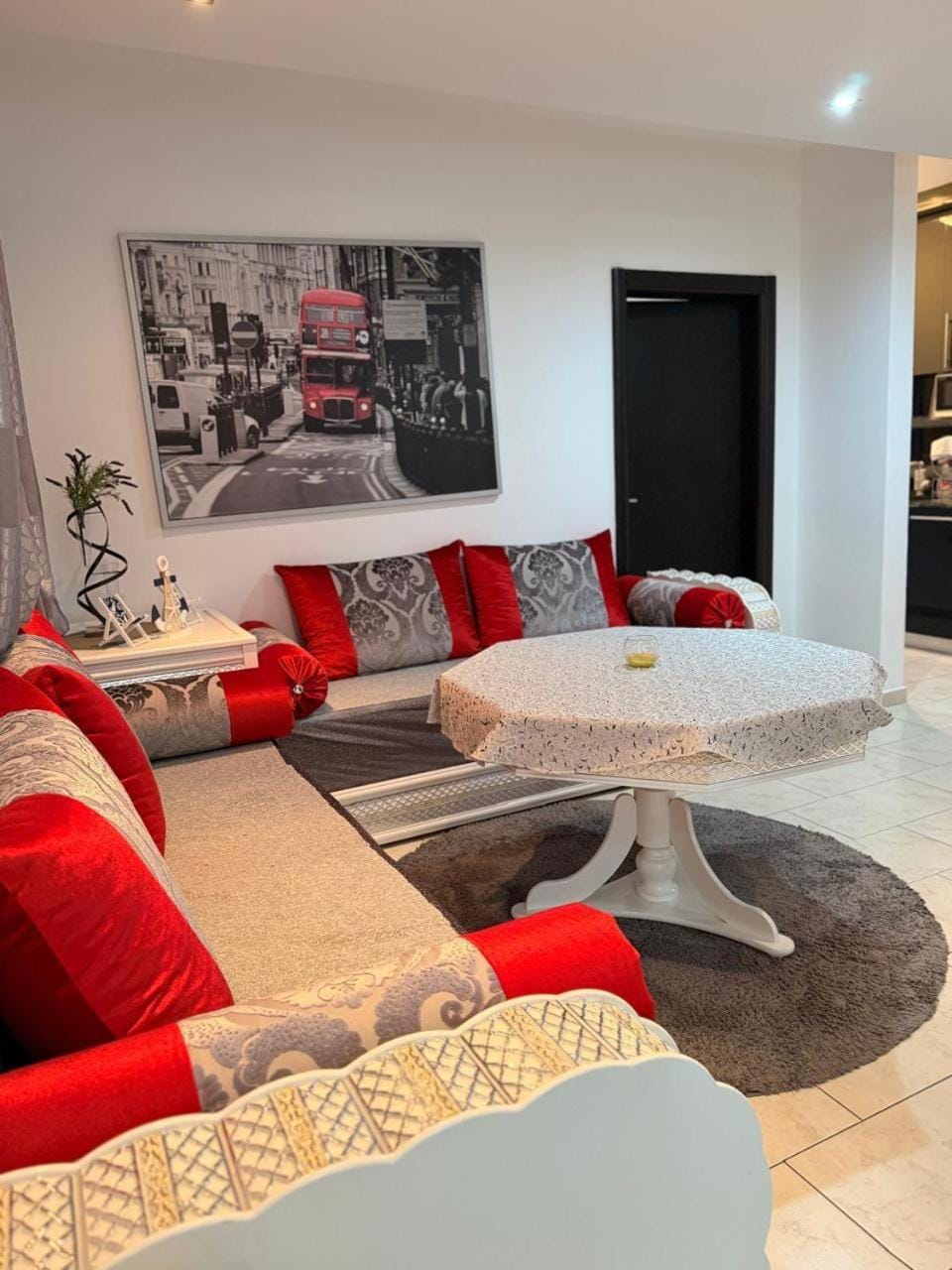 TV and multimedia, Living room, Seating area, air conditioner