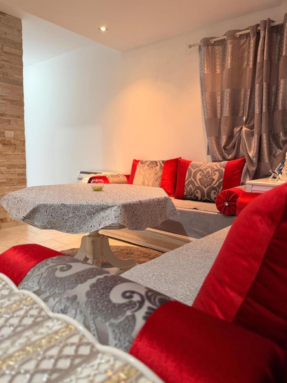 TV and multimedia, Living room, Seating area, air conditioner