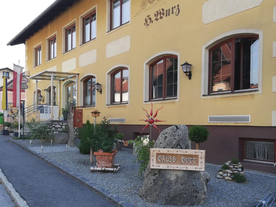 Facade/entrance