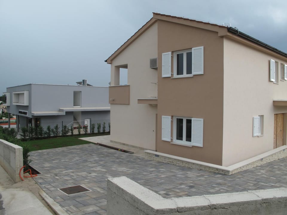Property building, Patio, Garden
