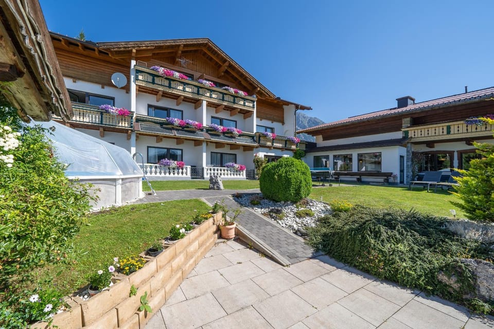 Property building, Garden, Swimming pool