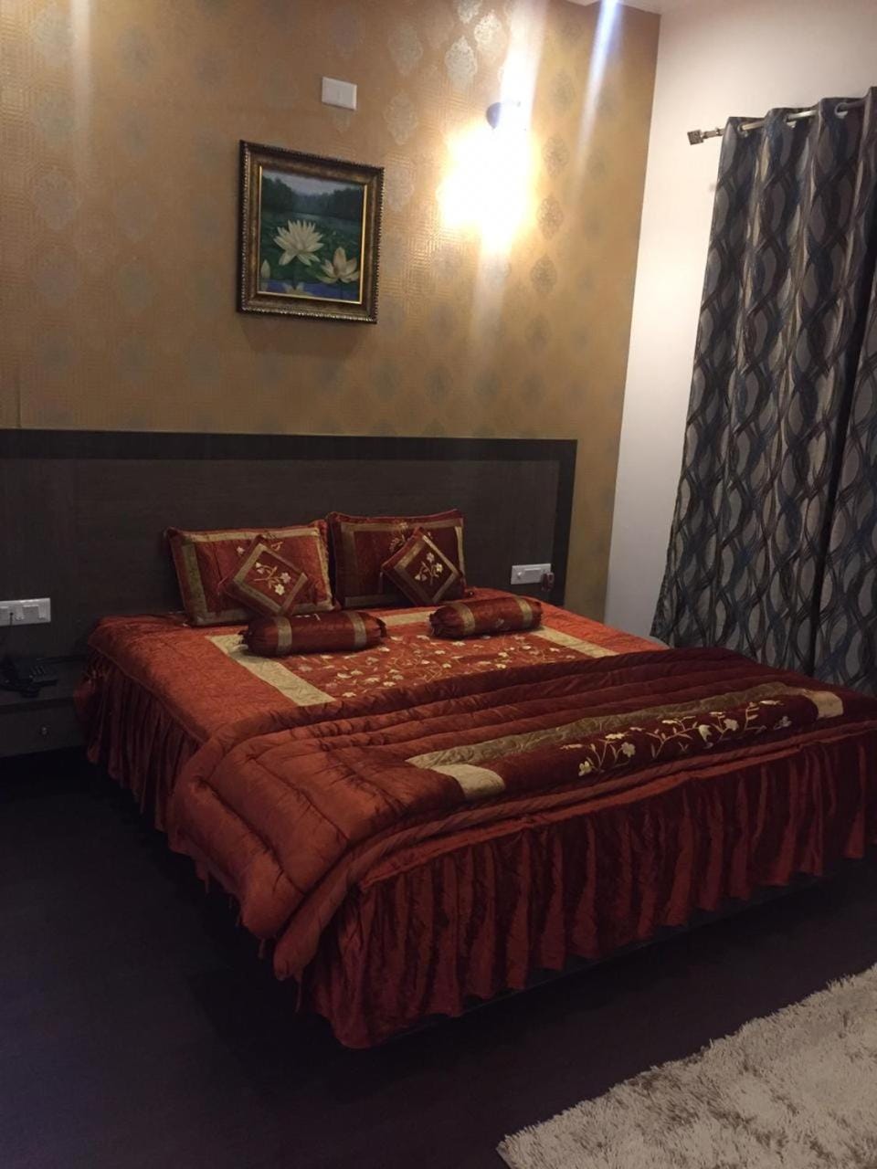 Photo of the whole room, Bedroom