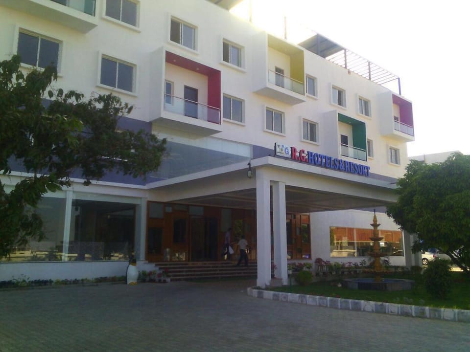 Facade/entrance