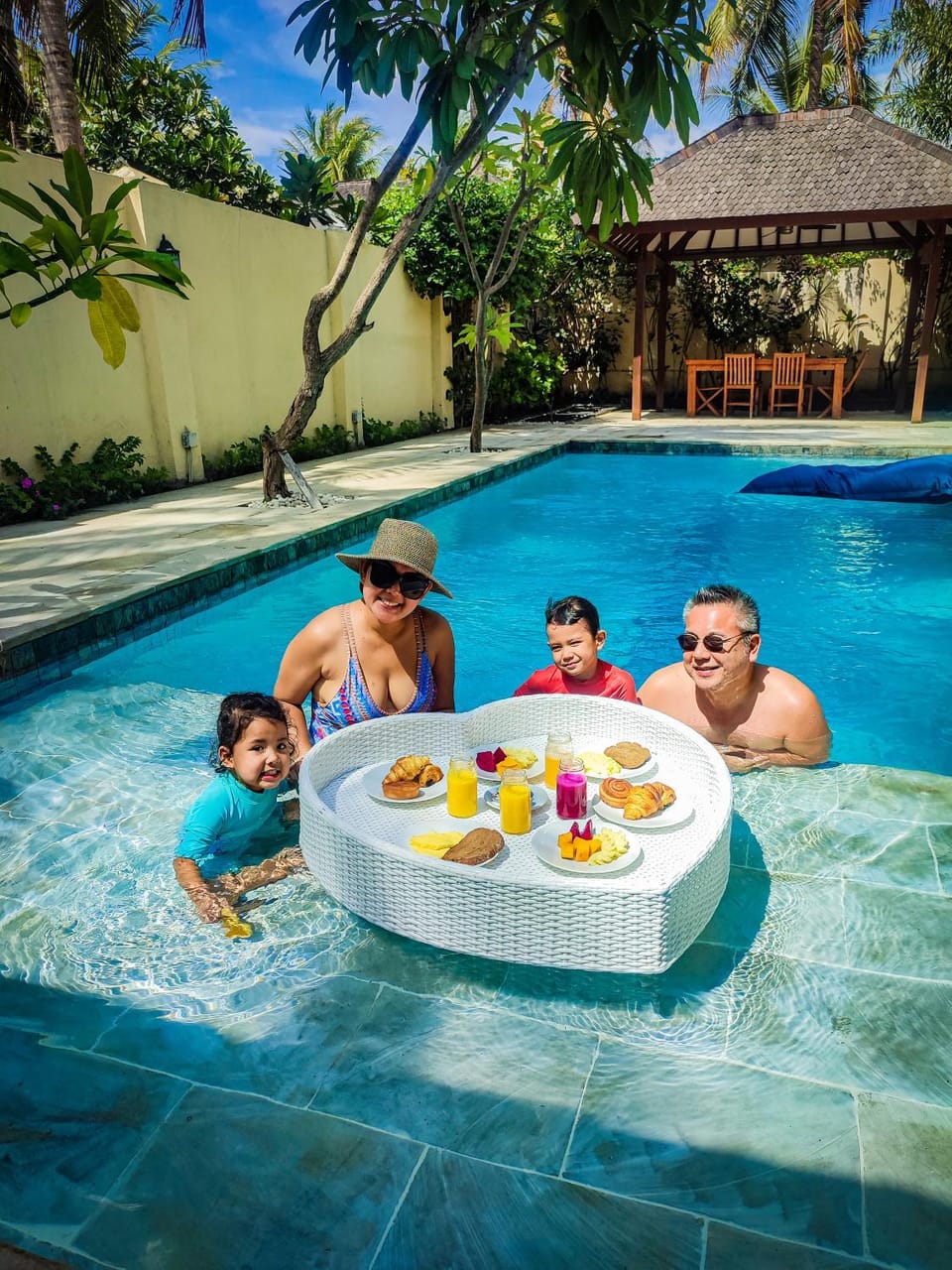 Pool view, Swimming pool, group of guests