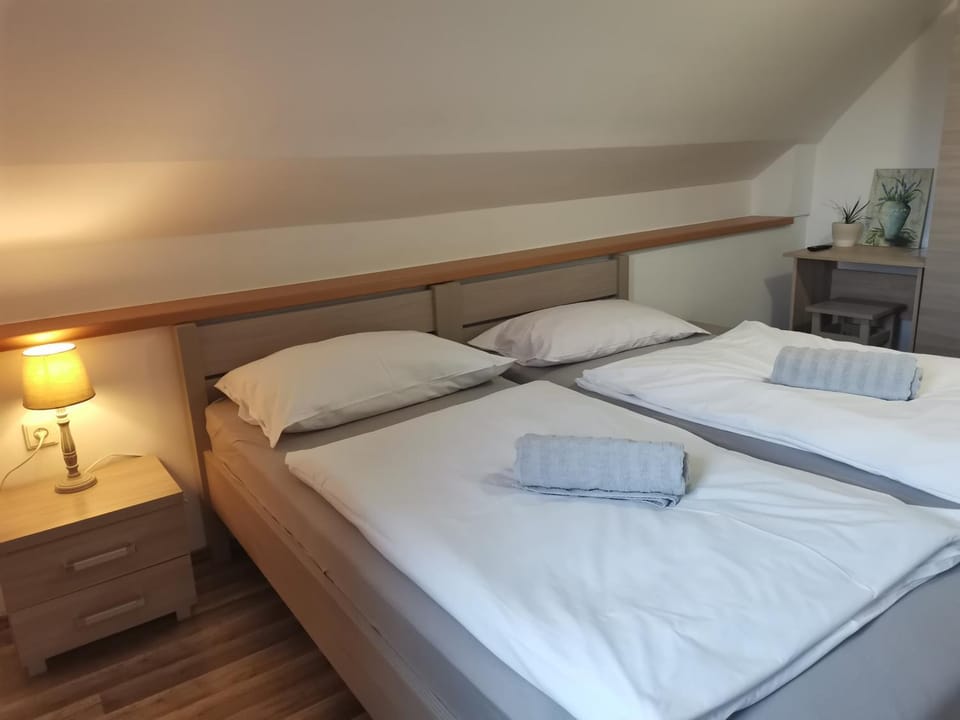 Property building, Bed, Photo of the whole room, Bedroom