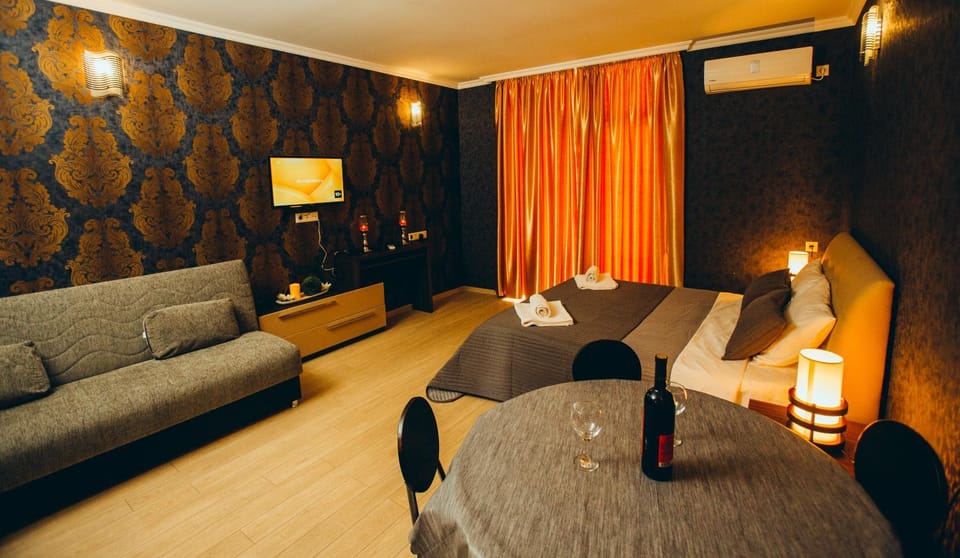 Living room, Photo of the whole room, Seating area