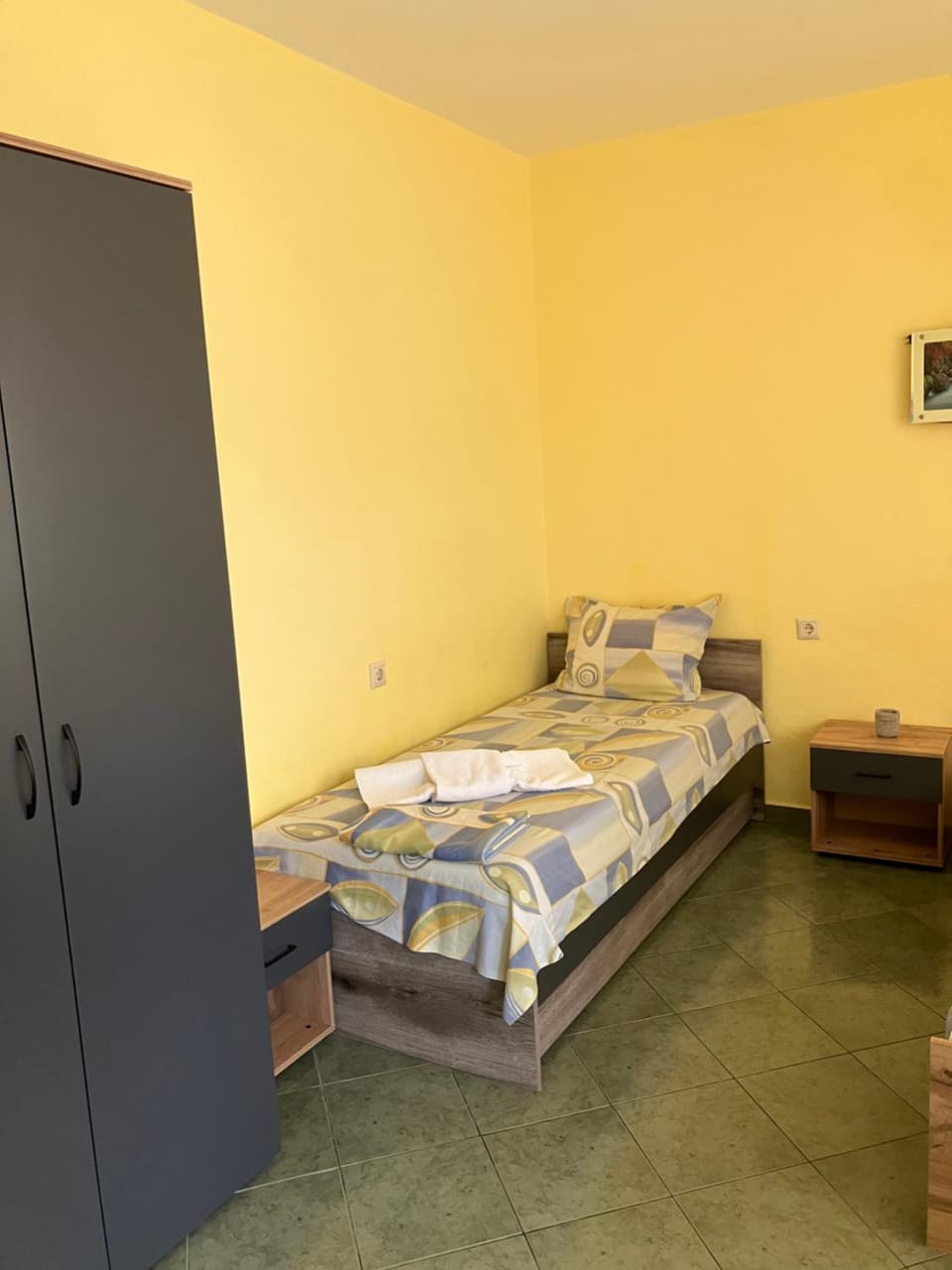 Bed, Photo of the whole room, Bedroom, towels, wardrobe
