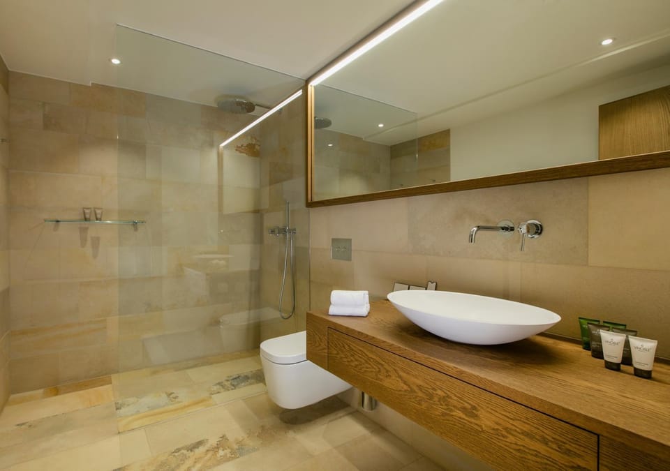 Bathroom, Photo of the whole room