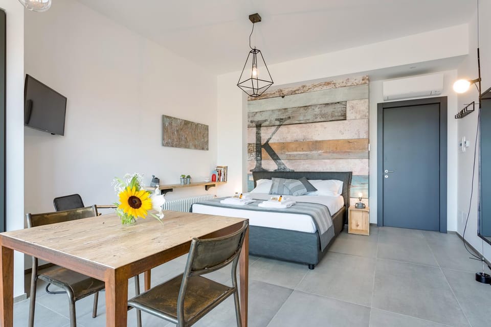 Dining area, Bedroom