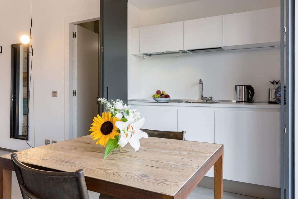 Dining area, kitchen