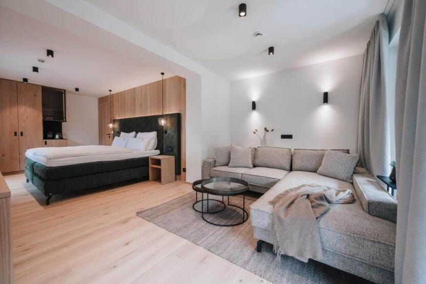 Bed, Photo of the whole room, Seating area, Bedroom