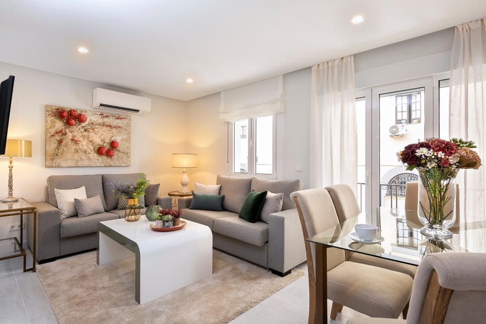 Living room, Seating area, Dining area
