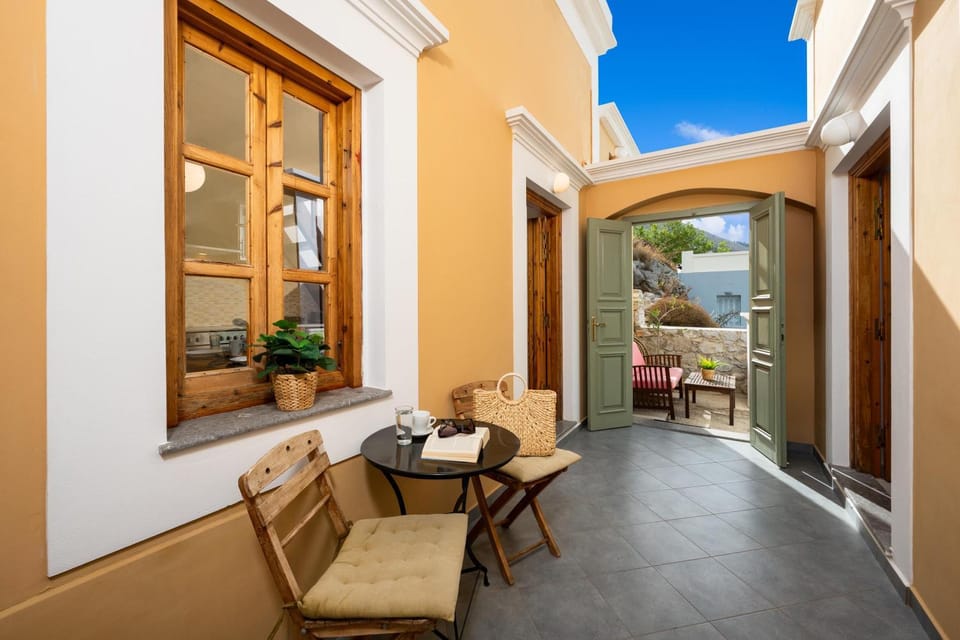Property building, Patio, Balcony/Terrace, Seating area