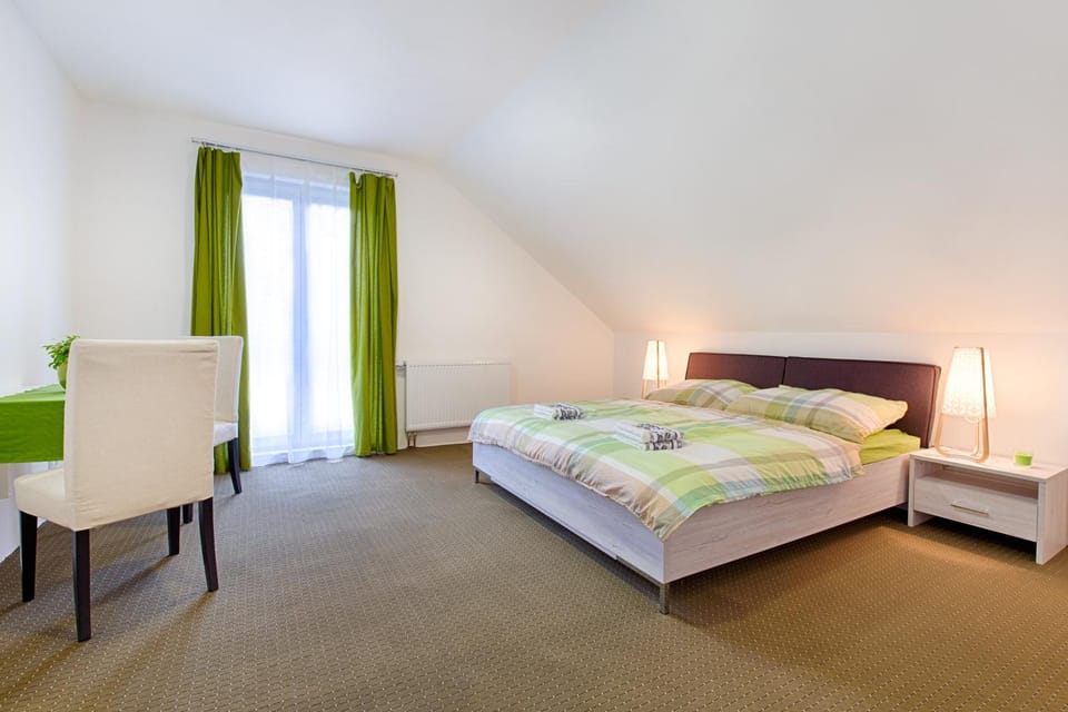 Bed, Photo of the whole room, Decorative detail, Bedroom