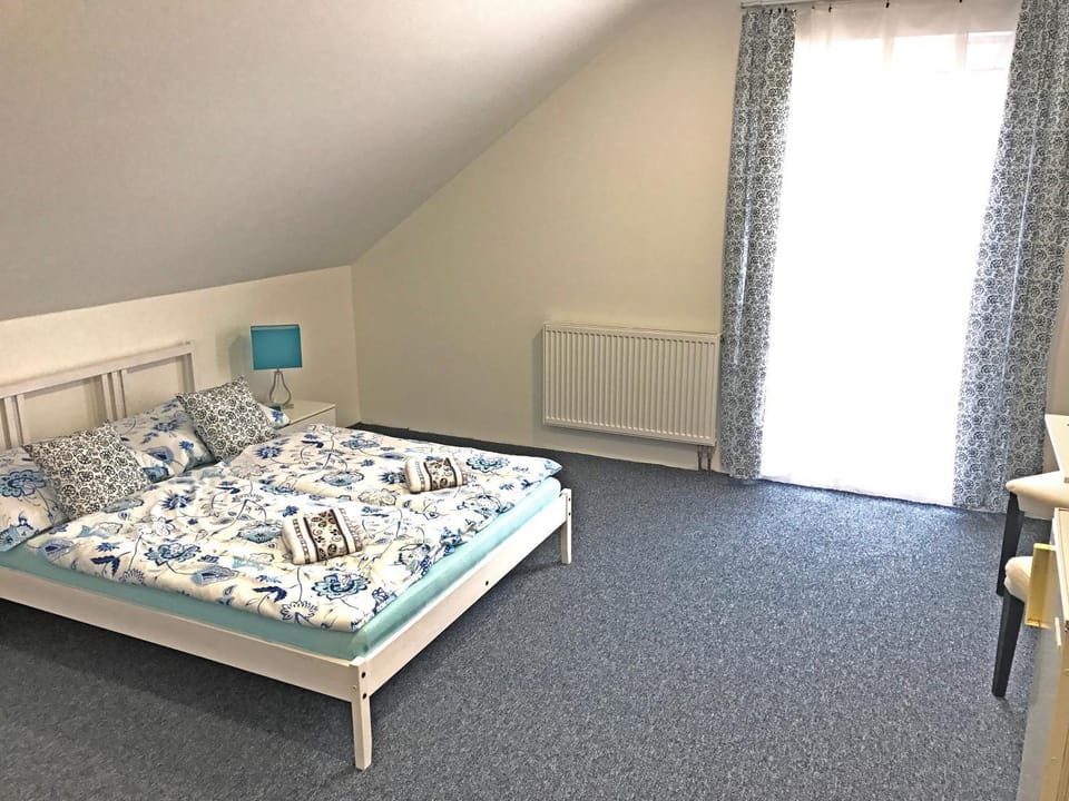 Bed, Photo of the whole room, Decorative detail, Bedroom