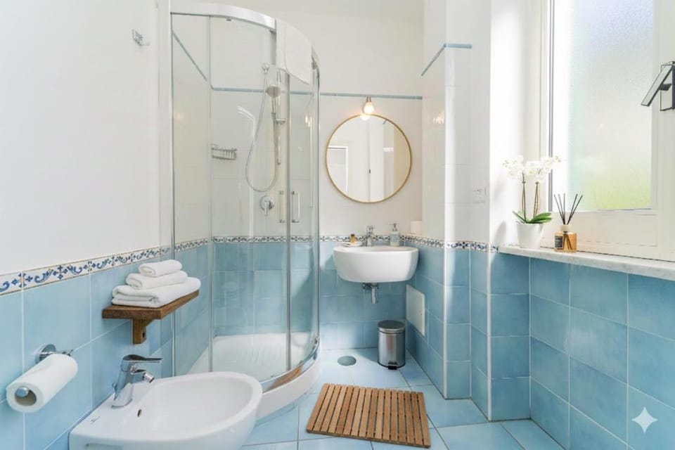 Shower, Toilet, Bathroom, bidet, towels