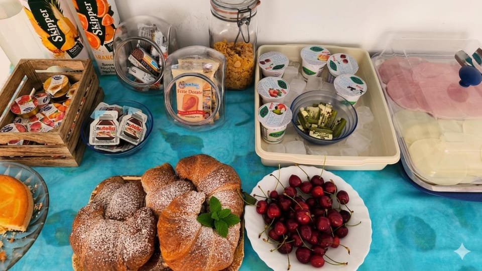 Breakfast, Buffet breakfast