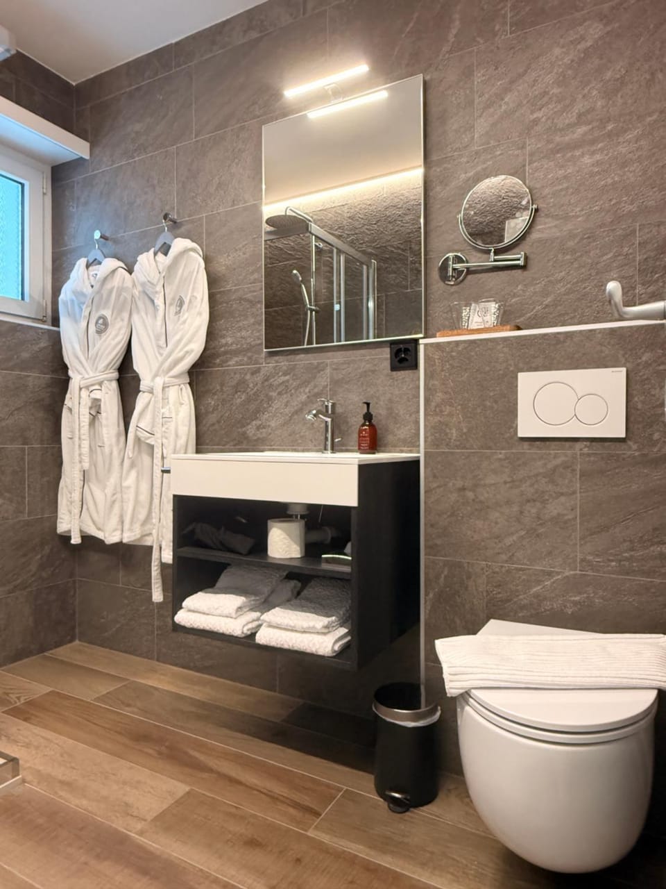 Shower, Bathroom, towels