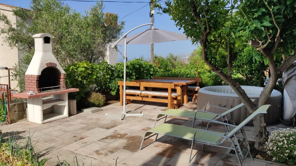 Patio, Garden, sunbed