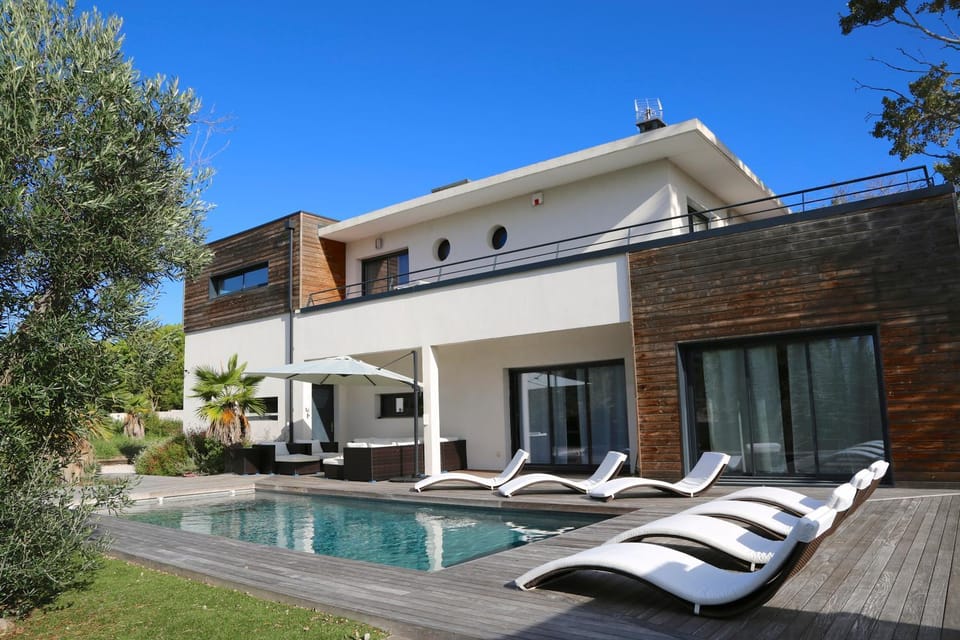 Property building, Patio, Balcony/Terrace, Pool view, Swimming pool