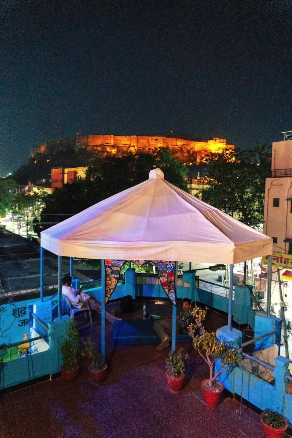 Restaurant/places to eat, Night