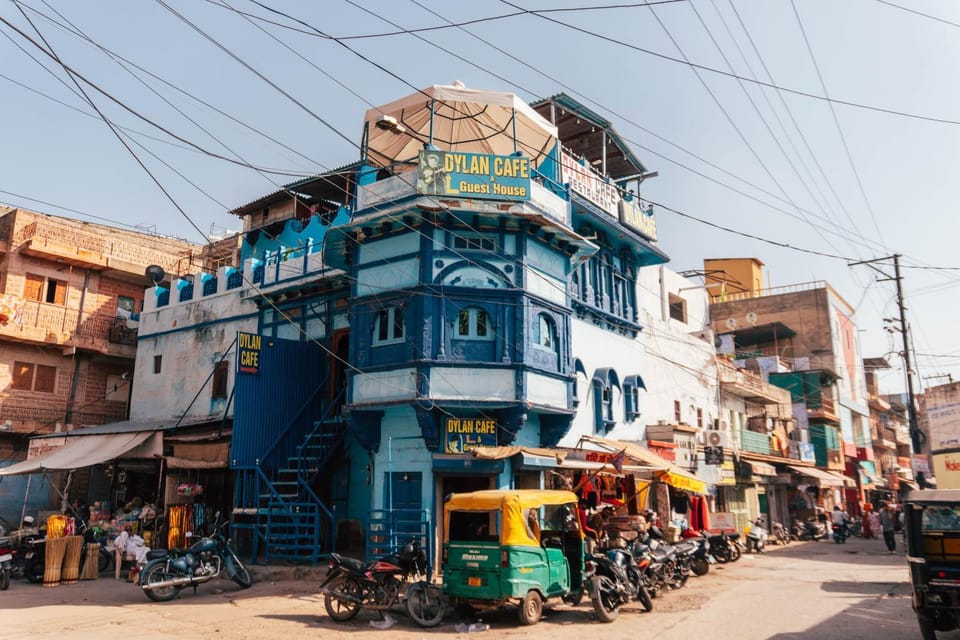 Property building, People, City view, Street view, Location, group of guests, Parking