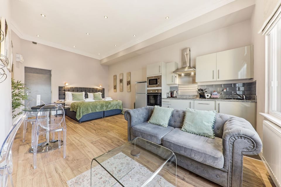 Kitchen or kitchenette, Living room, Photo of the whole room, Dining area, dishwasher, oven, stove